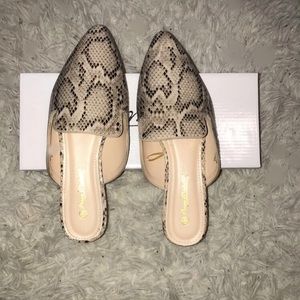 Pointed toe snakeskin flats